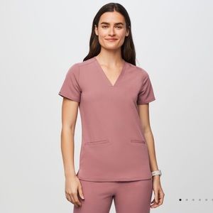 Casma™ Three-Pocket Scrub Top Figs